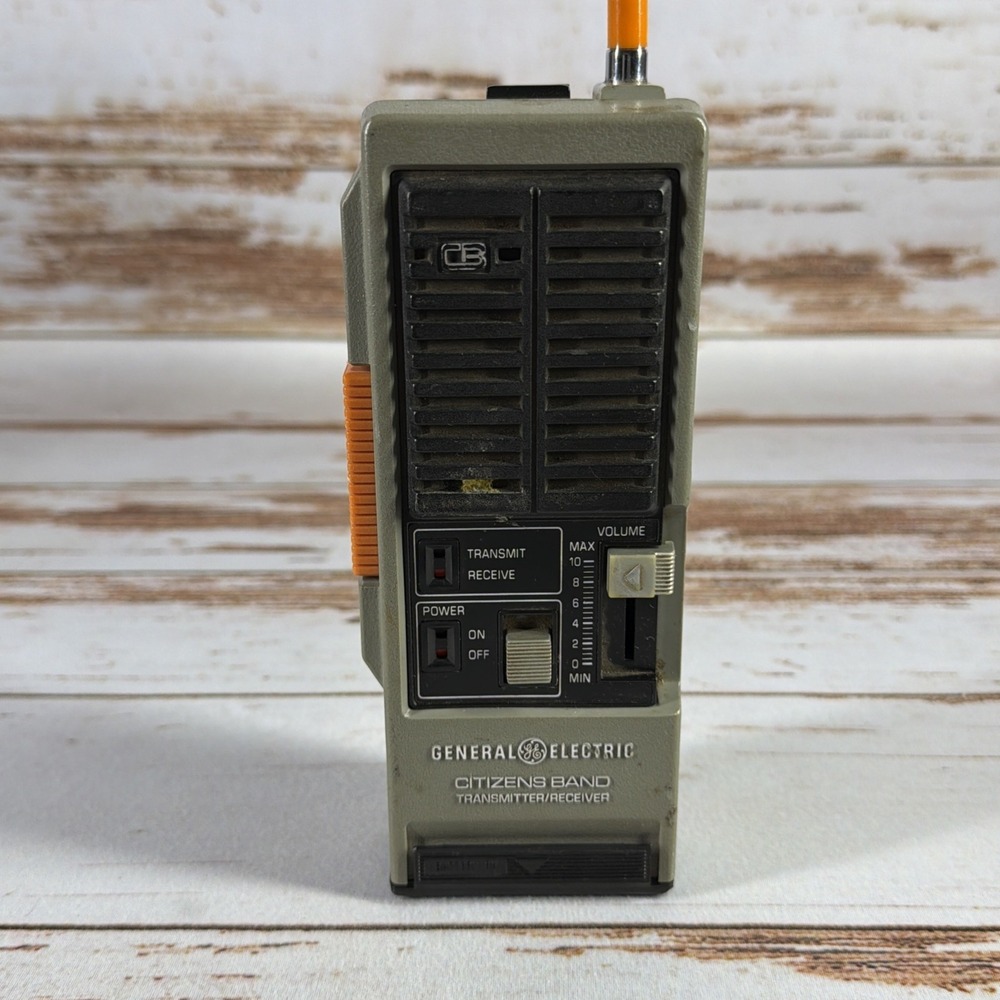 General Electric GE 3-5965A Portable AM FM Radio Vintage